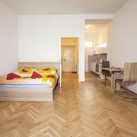 Beautiful Central Apartment Thámova Prága Kültér fotó