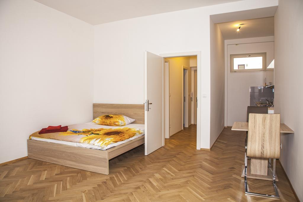 Beautiful Central Apartment Thámova Prága Kültér fotó